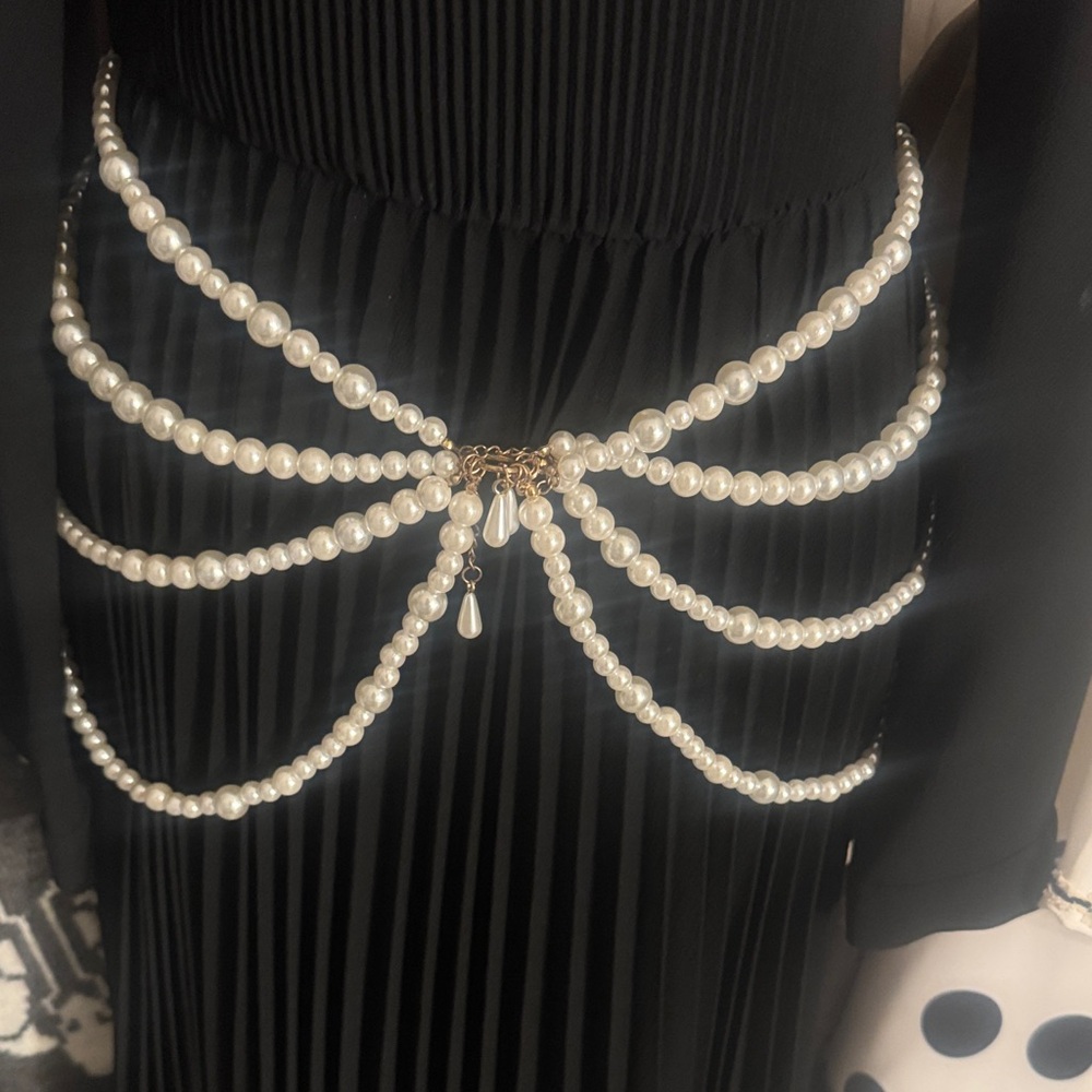 Elegant Pearl Beaded Belt